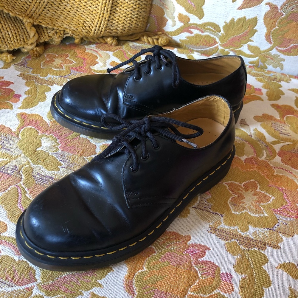 Dr. Martens low rise ankle bootie shoes